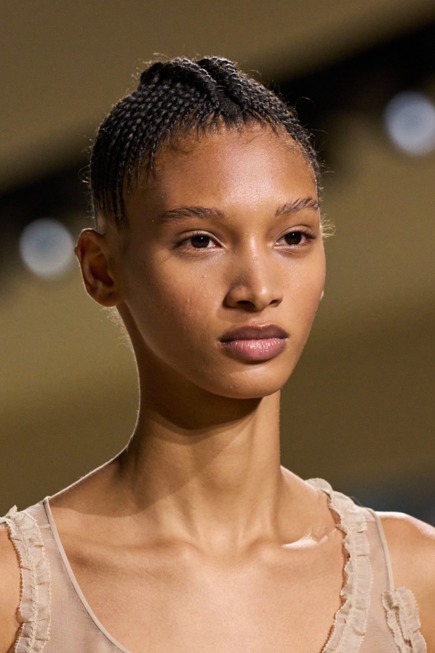 مجموعة كريستيان ديور للهوت كوتور لربيع وصيف 2025