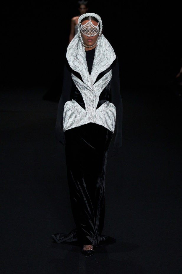 مجموعة Gaurav Gupta لصيف 2025 