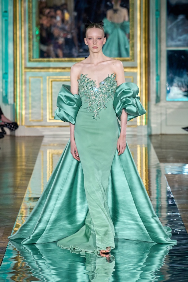 مجموعة Zuhair Murad للأزياء الراقية لربيع 2025 