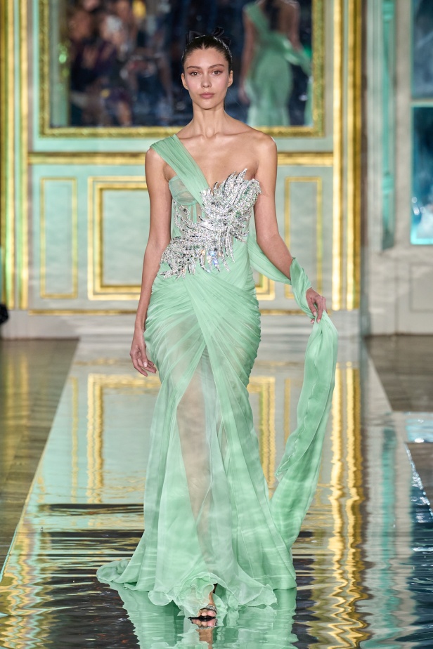 مجموعة Zuhair Murad للأزياء الراقية لربيع 2025 