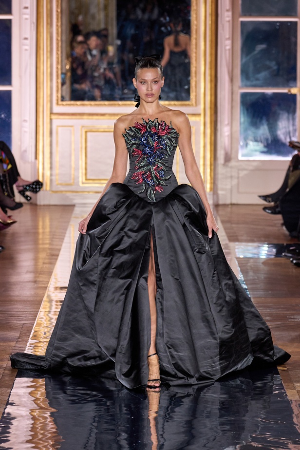 مجموعة Zuhair Murad للأزياء الراقية لربيع 2025 