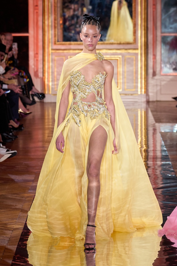 مجموعة Zuhair Murad للأزياء الراقية لربيع 2025 