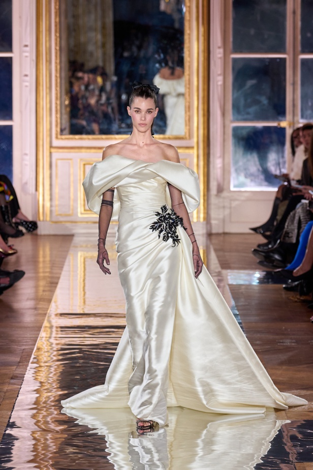 مجموعة Zuhair Murad للأزياء الراقية لربيع 2025 