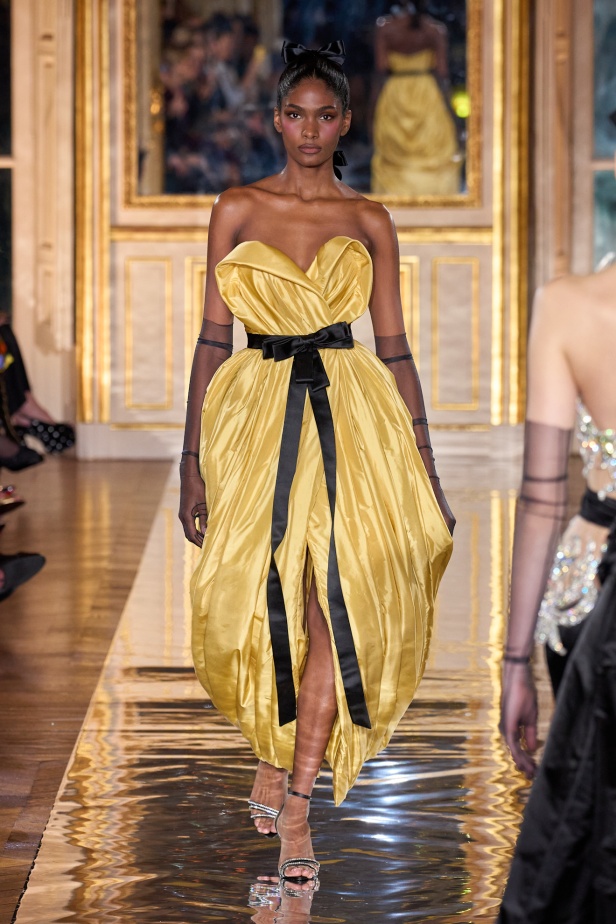 مجموعة Zuhair Murad للأزياء الراقية لربيع 2025 