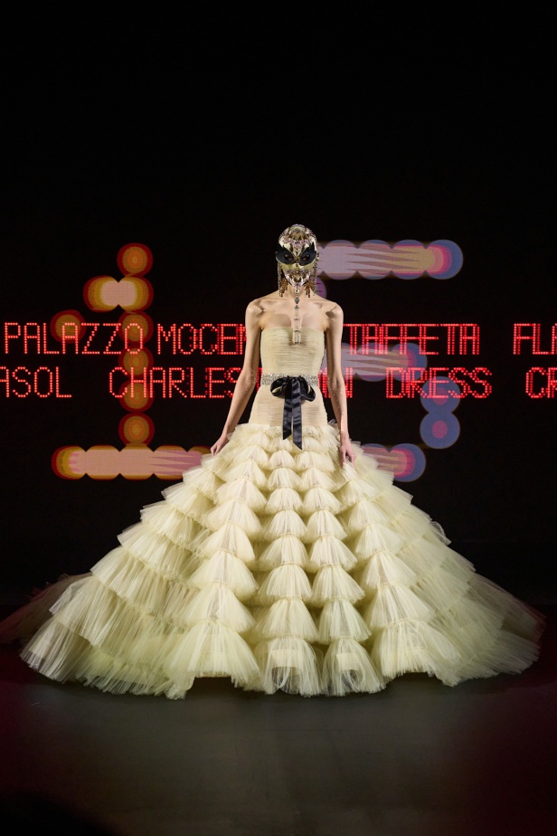 عصر الأزياء الراقية الجديد لـValentino بإبداع "أليساندرو ميكيلي" المتمرد في مجموعة ربيع وصيف 2025 