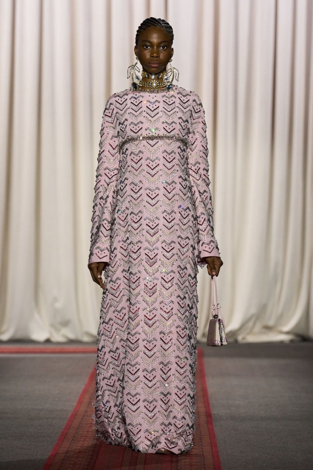 مجموعة Giambattista Valli لصيف 2025 تكرّم المغرب