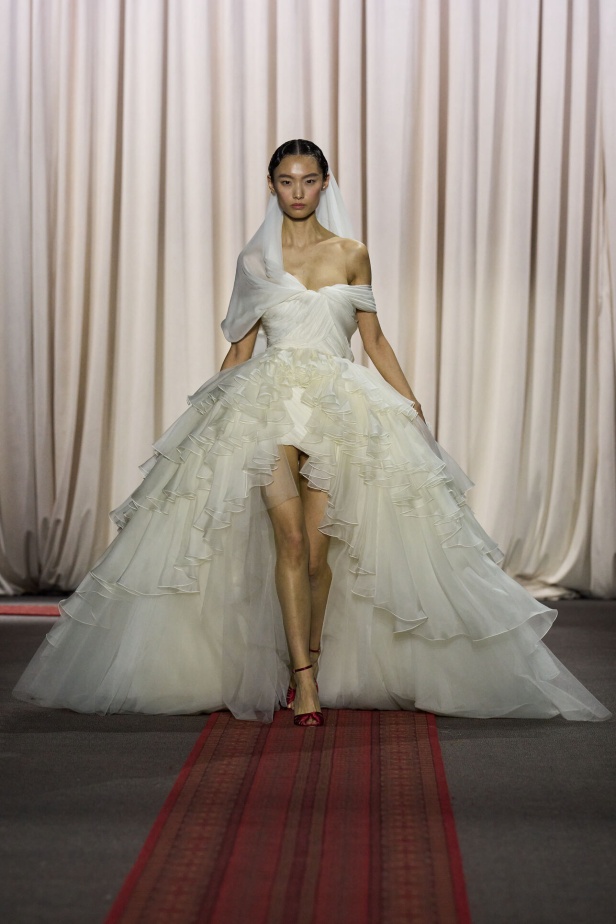 مجموعة Giambattista Valli لصيف 2025 تكرّم المغرب