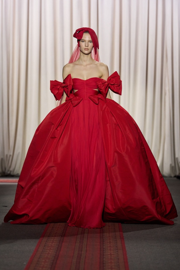 مجموعة Giambattista Valli لصيف 2025 تكرّم المغرب