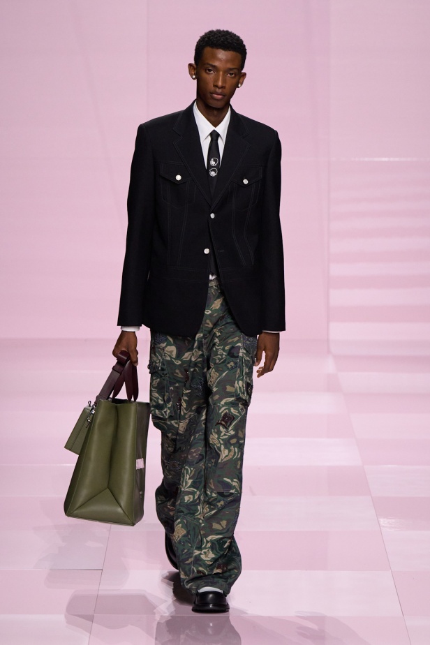 مجموعة خريف و شتاء 2025 للملابس الرجالية من Louis Vuitton