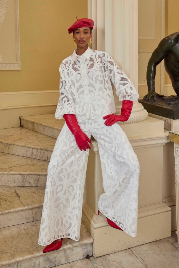 عرض أزياء Temperley London لخريف وشتاء 2025-2026