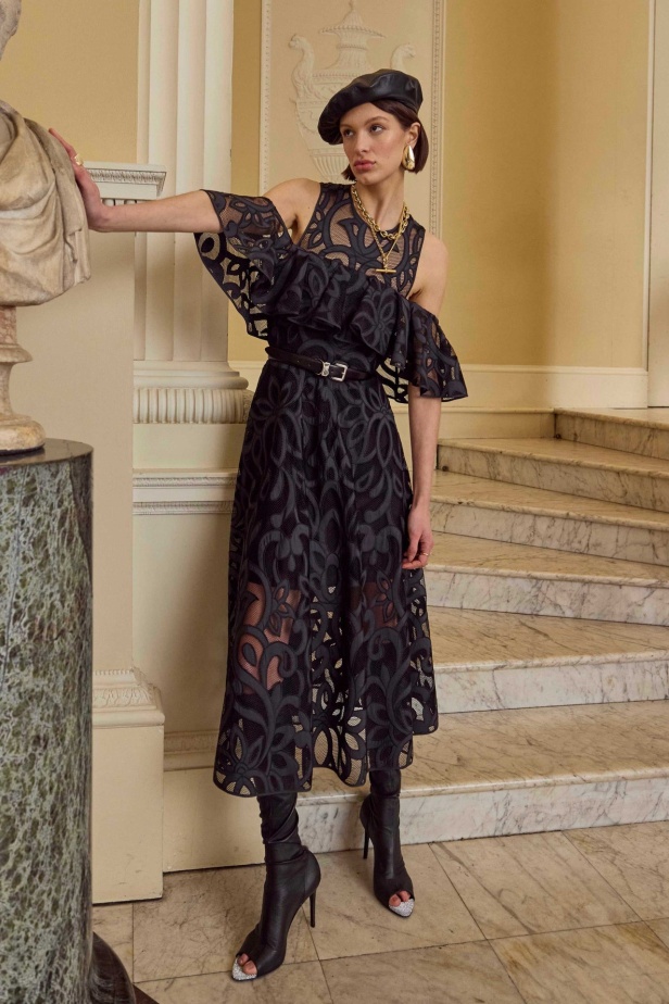 عرض أزياء Temperley London لخريف وشتاء 2025-2026