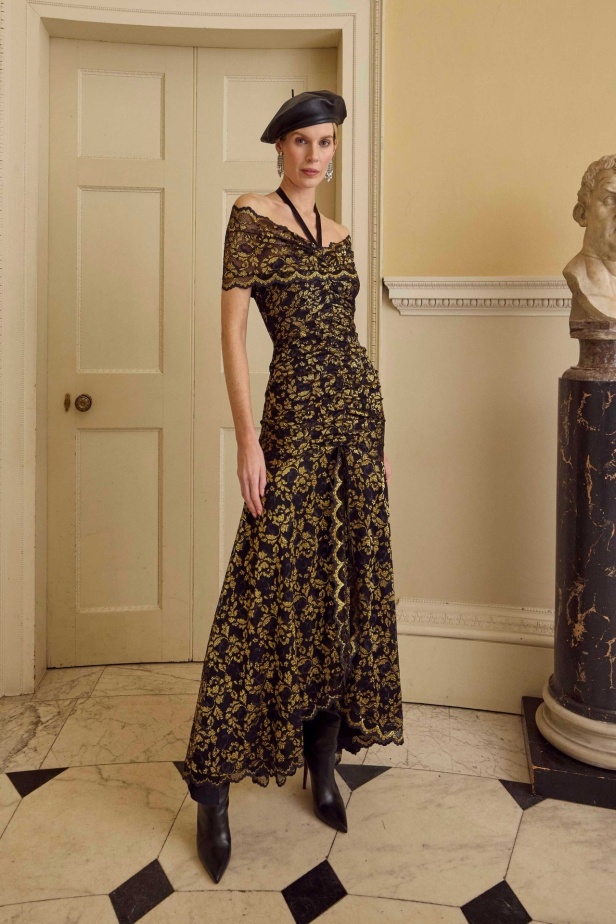 عرض أزياء Temperley London لخريف وشتاء 2025-2026