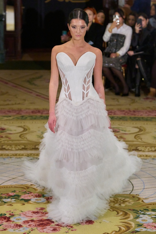  روبير أبي نادر يكشف أسرار الأناقة الملكية في ربيع وصيف 2025