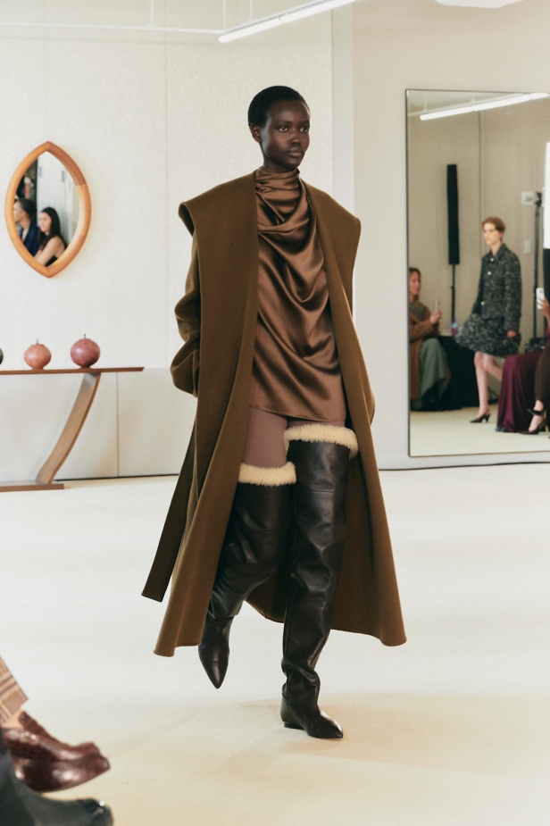 عودة إلى جوهر الاناقة في "التوزارا" لخريف وشتاء 2025 للملابس الجاهزة