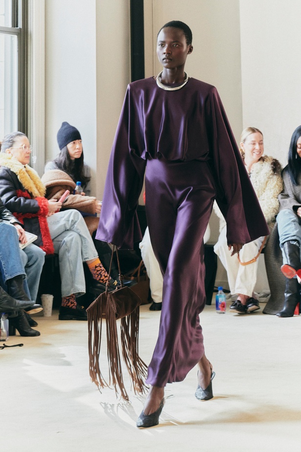 عودة إلى جوهر الاناقة في "التوزارا" لخريف وشتاء 2025 للملابس الجاهزة