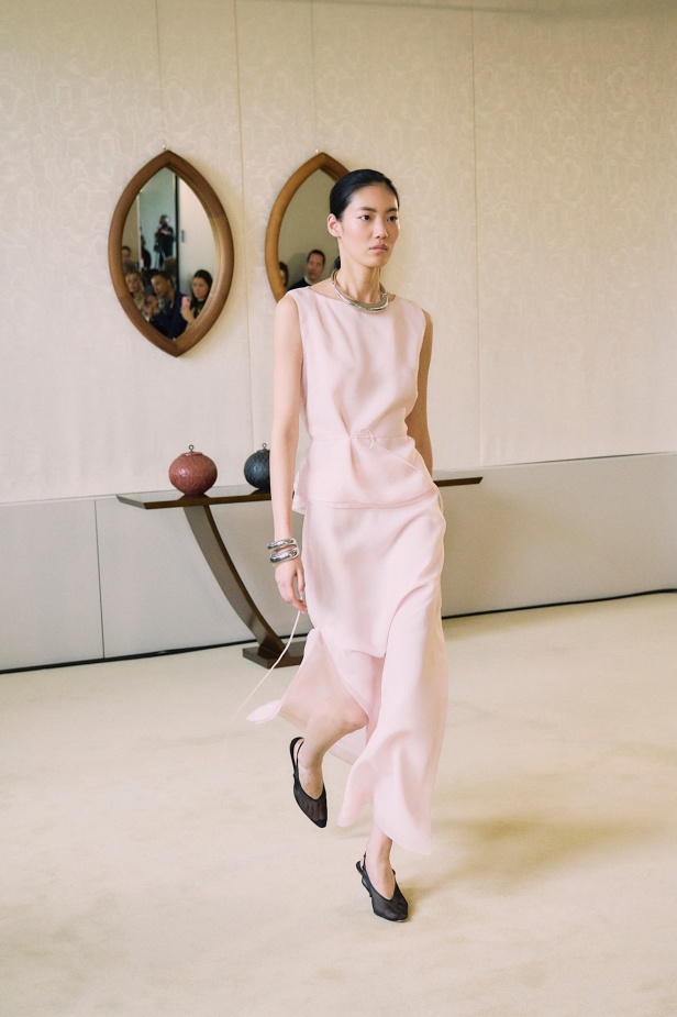 عودة إلى جوهر الاناقة في "التوزارا" لخريف وشتاء 2025 للملابس الجاهزة