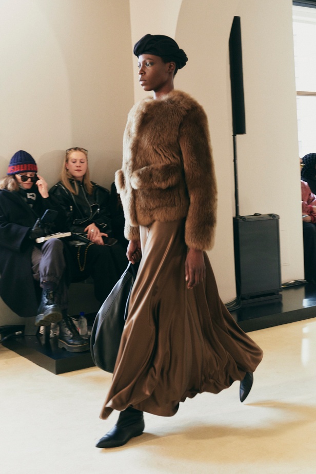 عودة إلى جوهر الاناقة في "التوزارا" لخريف وشتاء 2025 للملابس الجاهزة