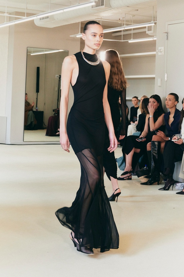 عودة إلى جوهر الاناقة في "التوزارا" لخريف وشتاء 2025 للملابس الجاهزة