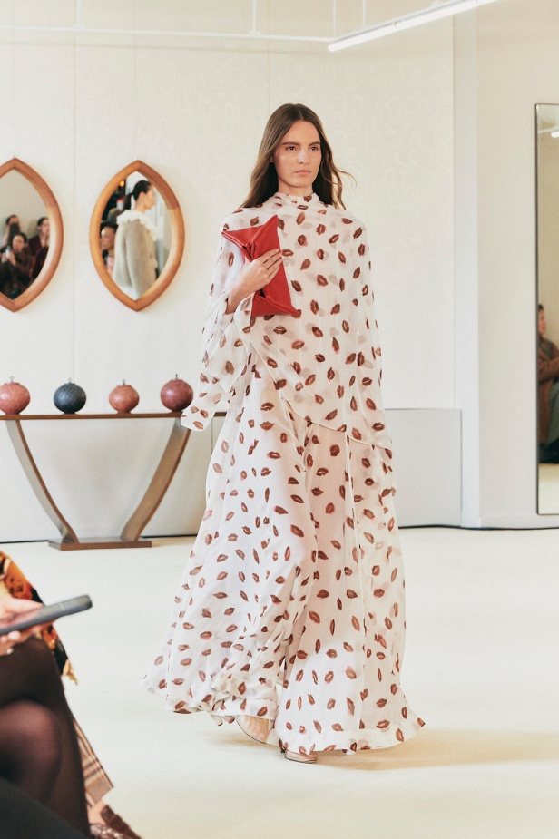 عودة إلى جوهر الاناقة في "التوزارا" لخريف وشتاء 2025 للملابس الجاهزة