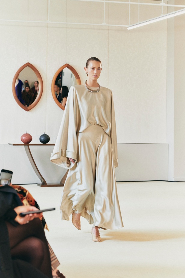 عودة إلى جوهر الاناقة في "التوزارا" لخريف وشتاء 2025 للملابس الجاهزة