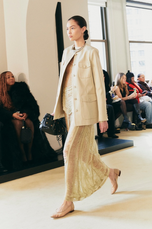 عودة إلى جوهر الاناقة في "التوزارا" لخريف وشتاء 2025 للملابس الجاهزة