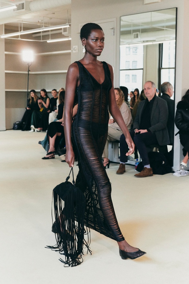 عودة إلى جوهر الاناقة في "التوزارا" لخريف وشتاء 2025 للملابس الجاهزة