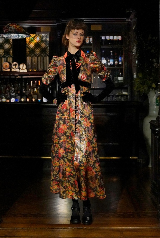 مجموعة أنا سوي لخريف وشتاء 2025 رواية تاريخية مرحة وجريئة