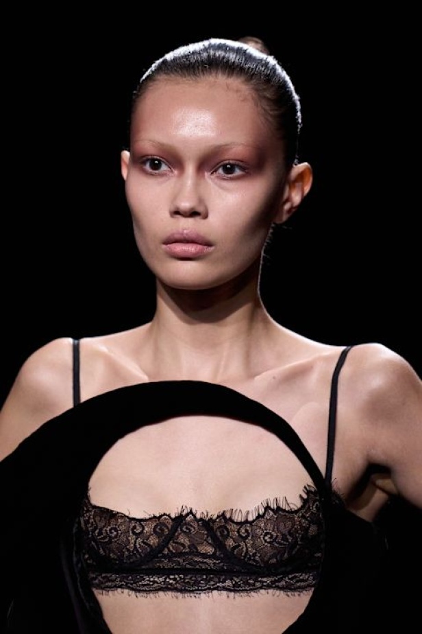 مجموعة Ashi Studio ربيع و صيف 2025 للأزياء الراقية