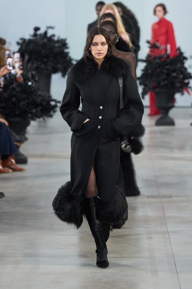 في أول مجموعة تحمل توقيعه لـ Blumarine ديفيد كوما يكرّم الأنوثة في السينما الإيطالية