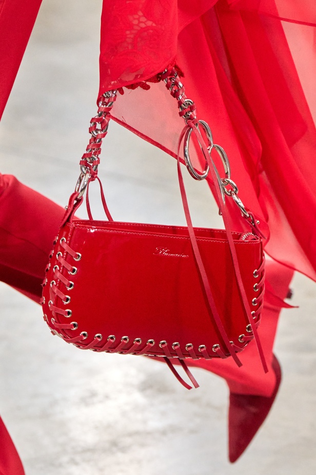 في أول مجموعة تحمل توقيعه لـ Blumarine ديفيد كوما يكرّم الأنوثة في السينما الإيطالية