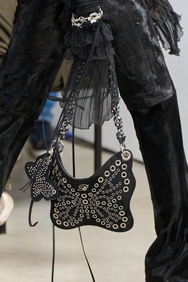 في أول مجموعة تحمل توقيعه لـ Blumarine ديفيد كوما يكرّم الأنوثة في السينما الإيطالية