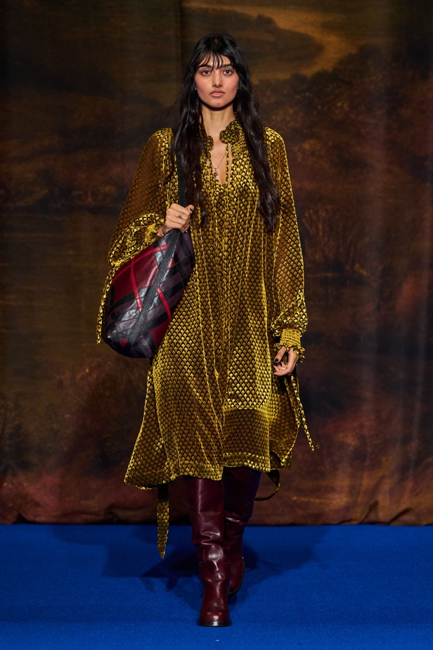 بربري تجدّد هويتها لشتاء 2025