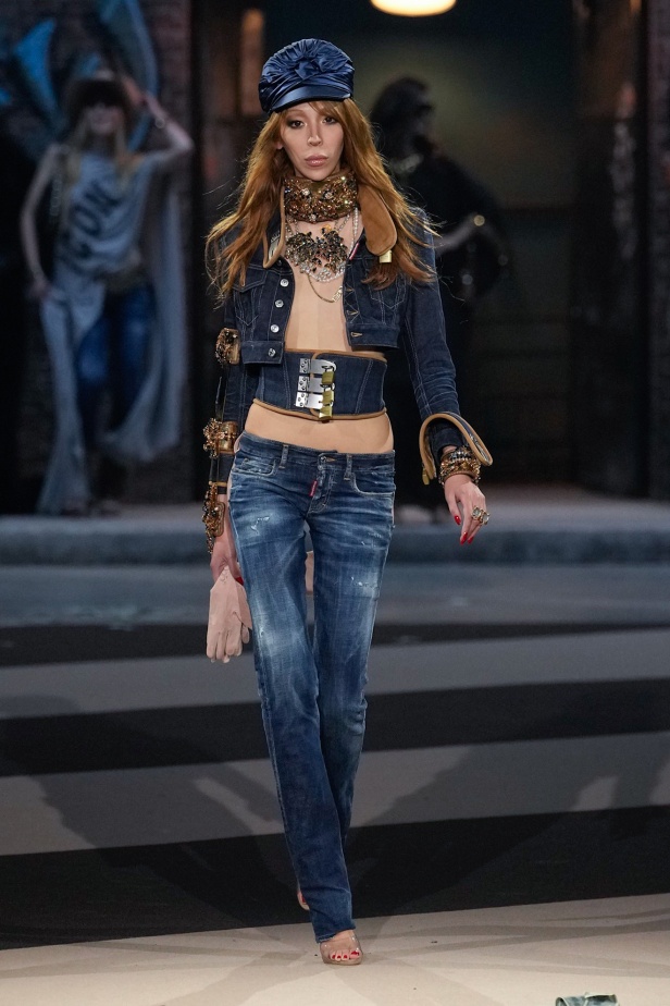 علامة ديسكوارد تحتفل بثلاثين عام من الابداع في عرض احتفالي رائع