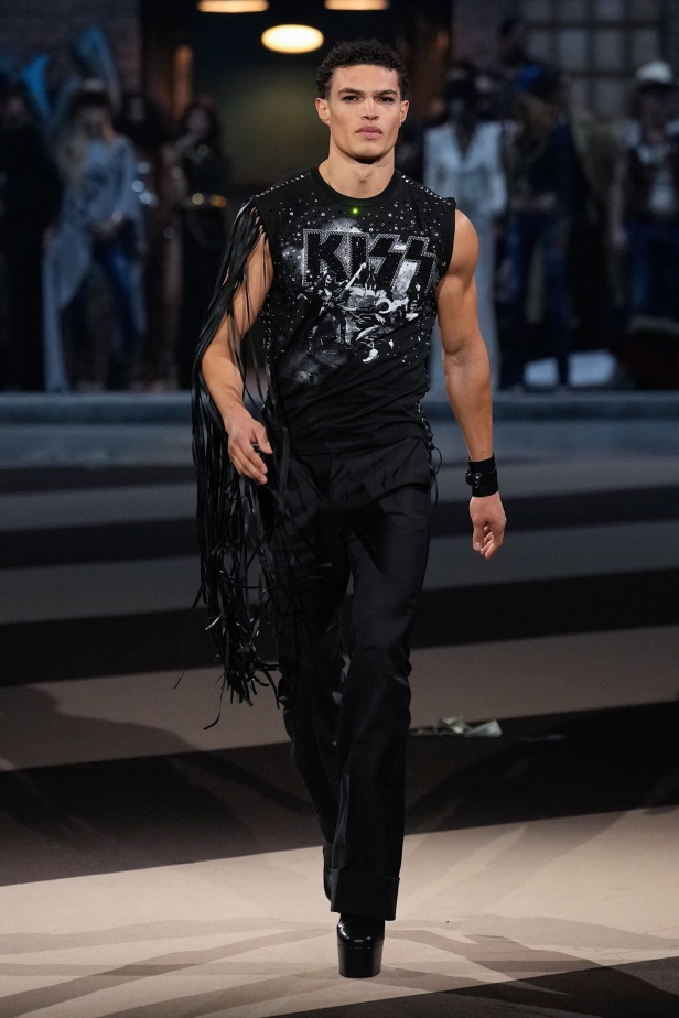 علامة ديسكوارد تحتفل بثلاثين عام من الابداع في عرض احتفالي رائع