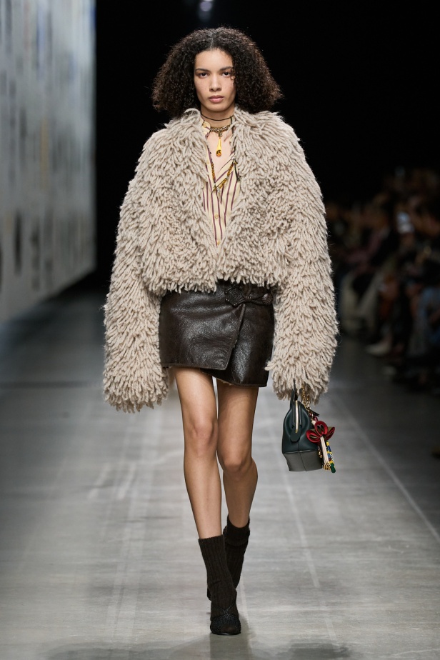 مجموعة Etro خريف 2025 للملابس الجاهزة: تطوّر دائم.. إنها Etro Magma