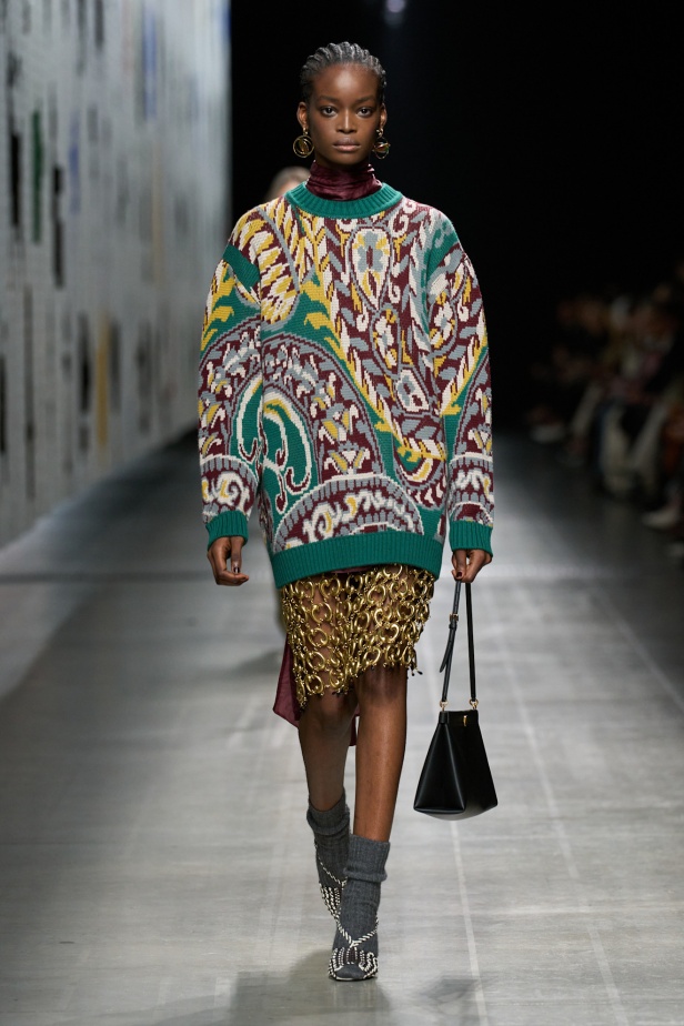 مجموعة Etro خريف 2025 للملابس الجاهزة: تطوّر دائم.. إنها Etro Magma