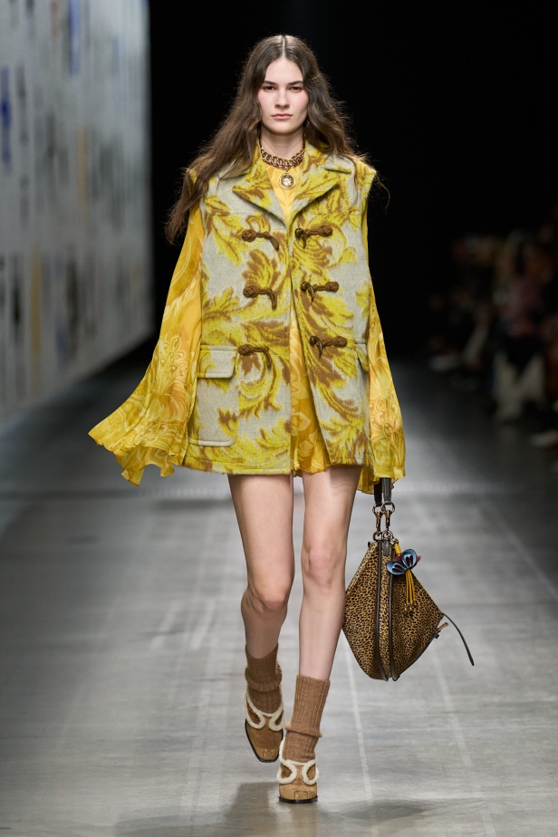 مجموعة Etro خريف 2025 للملابس الجاهزة: تطوّر دائم.. إنها Etro Magma