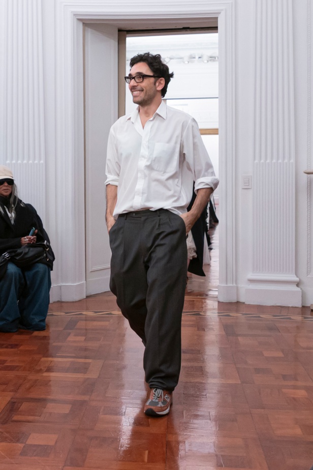 عرض أزياء Alberta Ferretti لموسم خريف وشتاء 2025