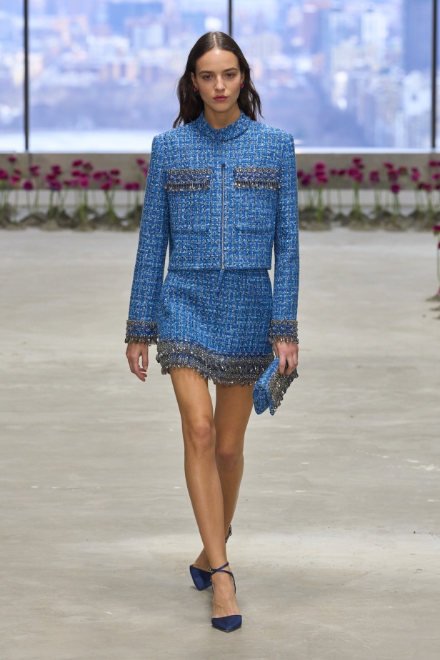 كارولينا هيريرا لخريف 2025: حديقة متفتحة، وإرث ينبض بالحياة