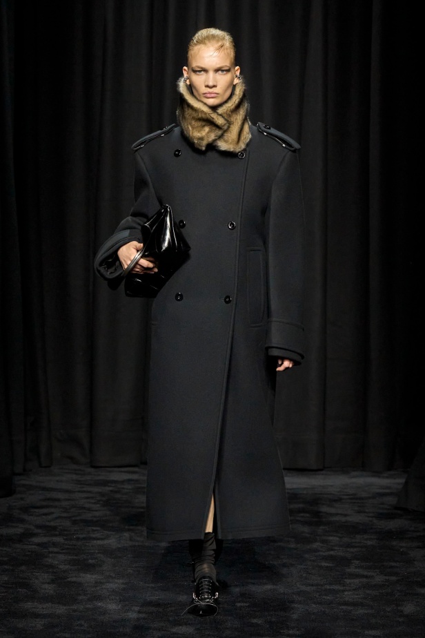 مجموعة JIL SANDER لخريف وشتاء 2025... إلهام من أسمى معاني الحب