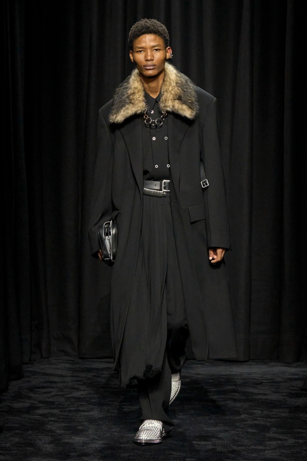 مجموعة JIL SANDER لخريف وشتاء 2025... إلهام من أسمى معاني الحب