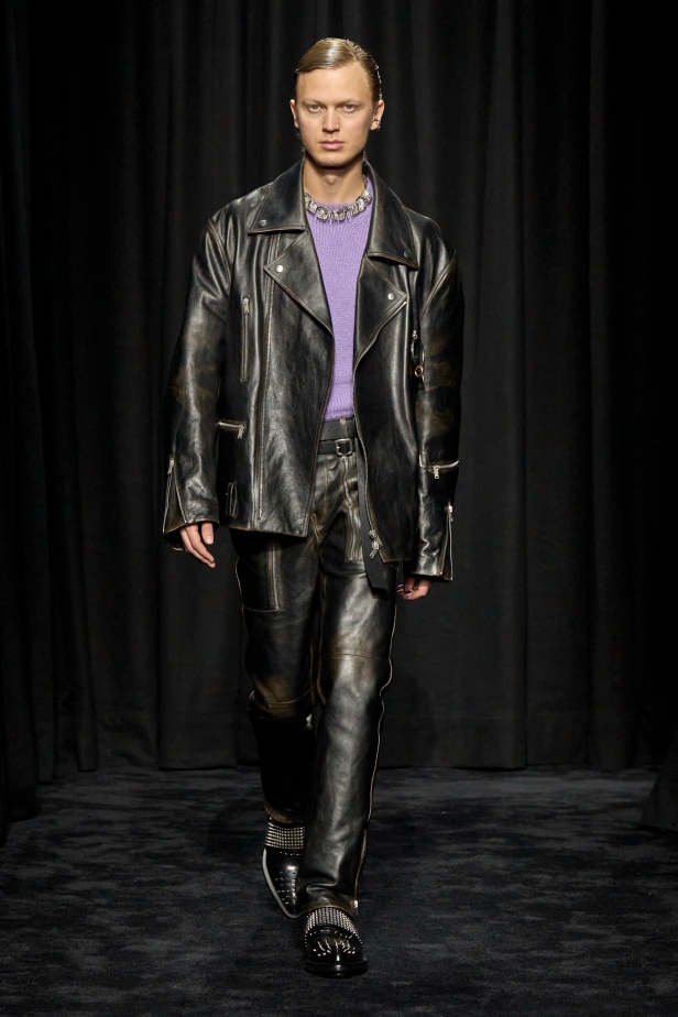 مجموعة JIL SANDER لخريف وشتاء 2025... إلهام من أسمى معاني الحب