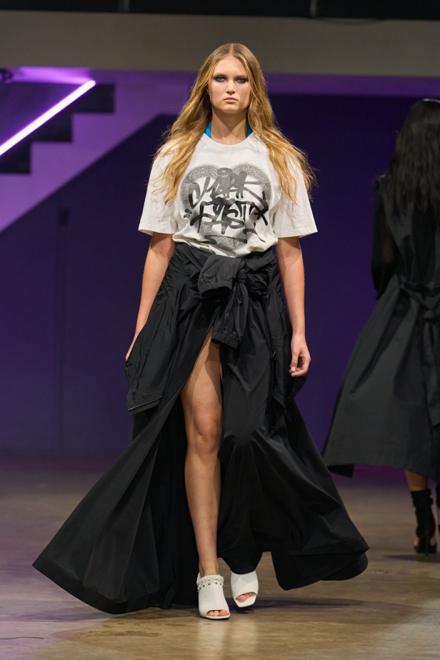 مجموعة مارك فاست تعكس روح المدن الديناميكية وفن الشارع الشبابي