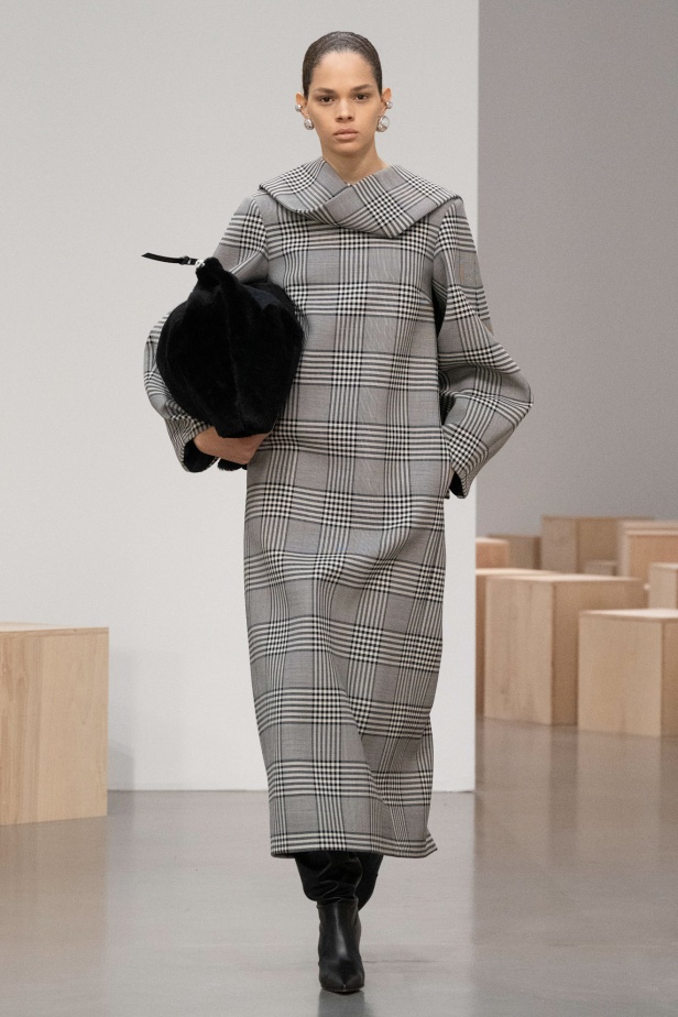 براندن ماكسويل مجموعة مميزة قريبة من قلب جميع النساء في أسبوع نيويورك (فيديو)