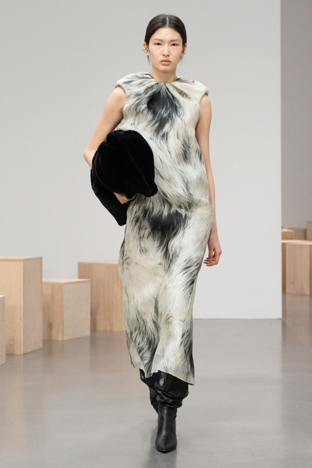 براندن ماكسويل مجموعة مميزة قريبة من قلب جميع النساء في أسبوع نيويورك (فيديو)