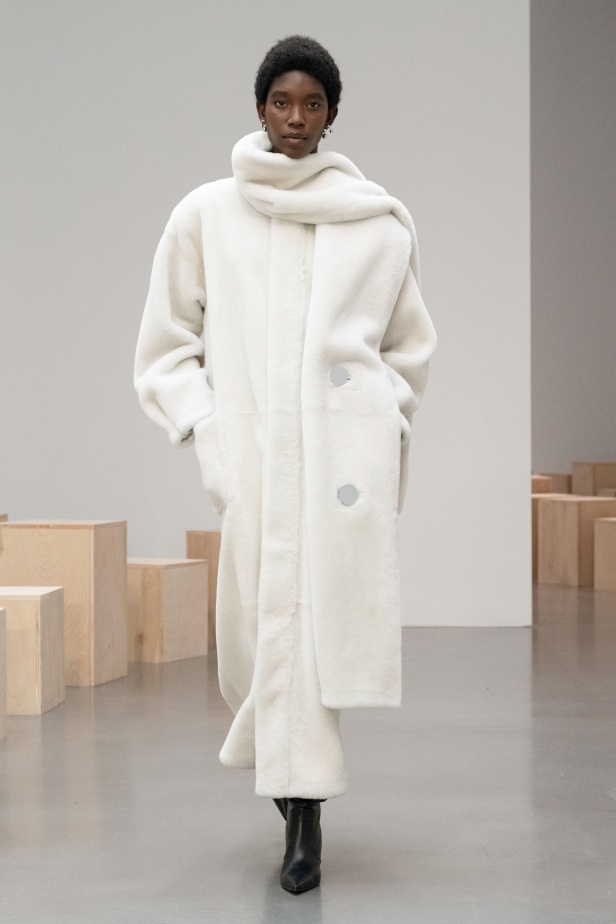 براندن ماكسويل مجموعة مميزة قريبة من قلب جميع النساء في أسبوع نيويورك (فيديو)