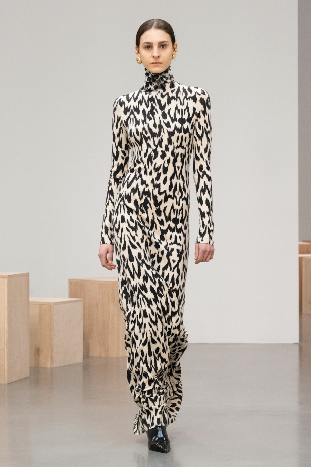 براندن ماكسويل مجموعة مميزة قريبة من قلب جميع النساء في أسبوع نيويورك (فيديو)