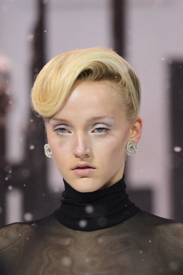 مجموعة خريف وشتاء 2025 من Richard Quinn