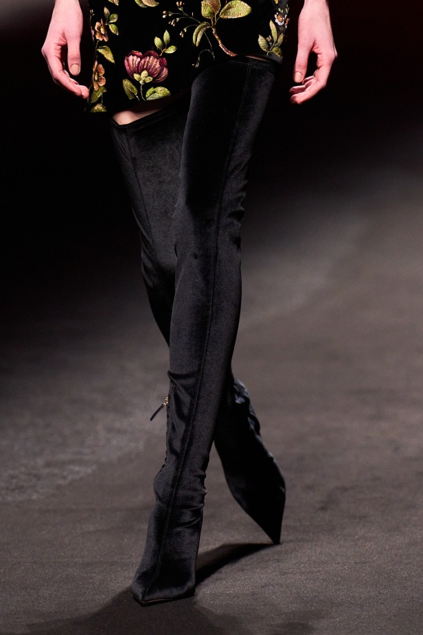 علامة Roberto Cavalli لا تتخلى عن أسلوبها الماكسيمالي لموسم خريف وشتاء 2025