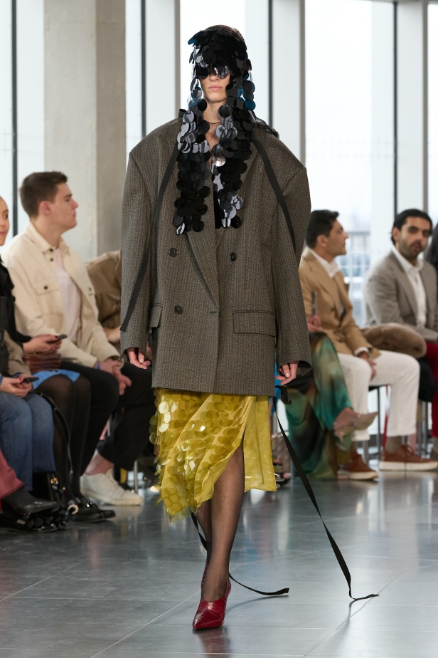 مجموعة Roksanda للملابس الجاهزة لخريف وشتاء 2025